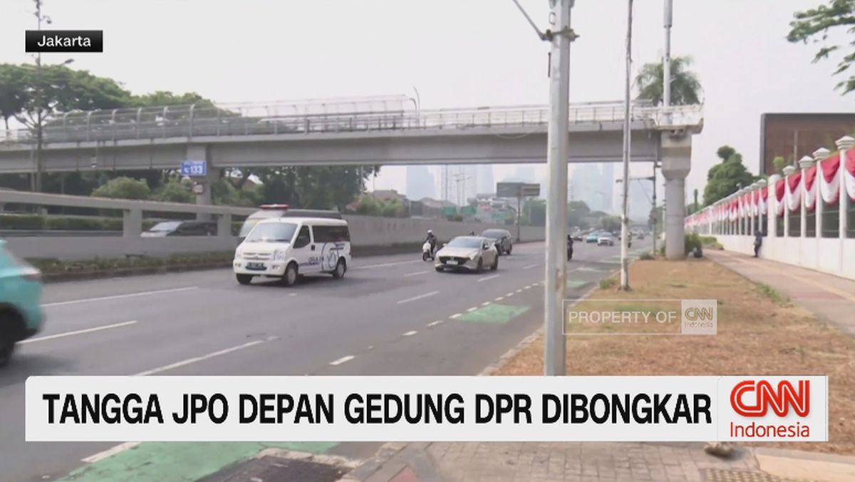 tangga-jpo-depan-gedung-dpr-dibongkar-1786589054106_169