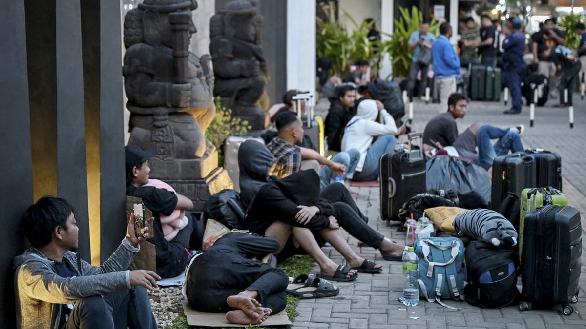terjerat-penipuan-online-wni-di-kamboja-serbu-kbri-phnom-penh-1769043937068_169