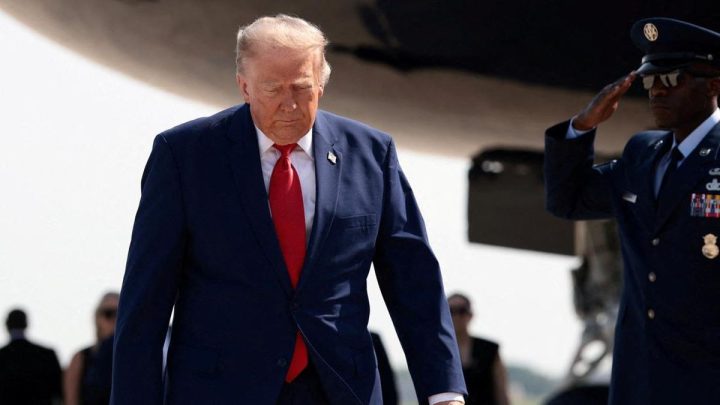 Netizen Curiga Trump Pakai Rambut Palsu, Memang Iya?