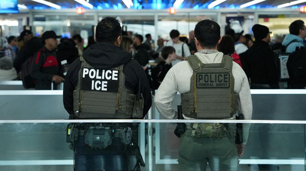 trump-terjunkan-agen-imigrasi-ke-bandara-di-tengah-krisis-anggaran-1774333285423_169