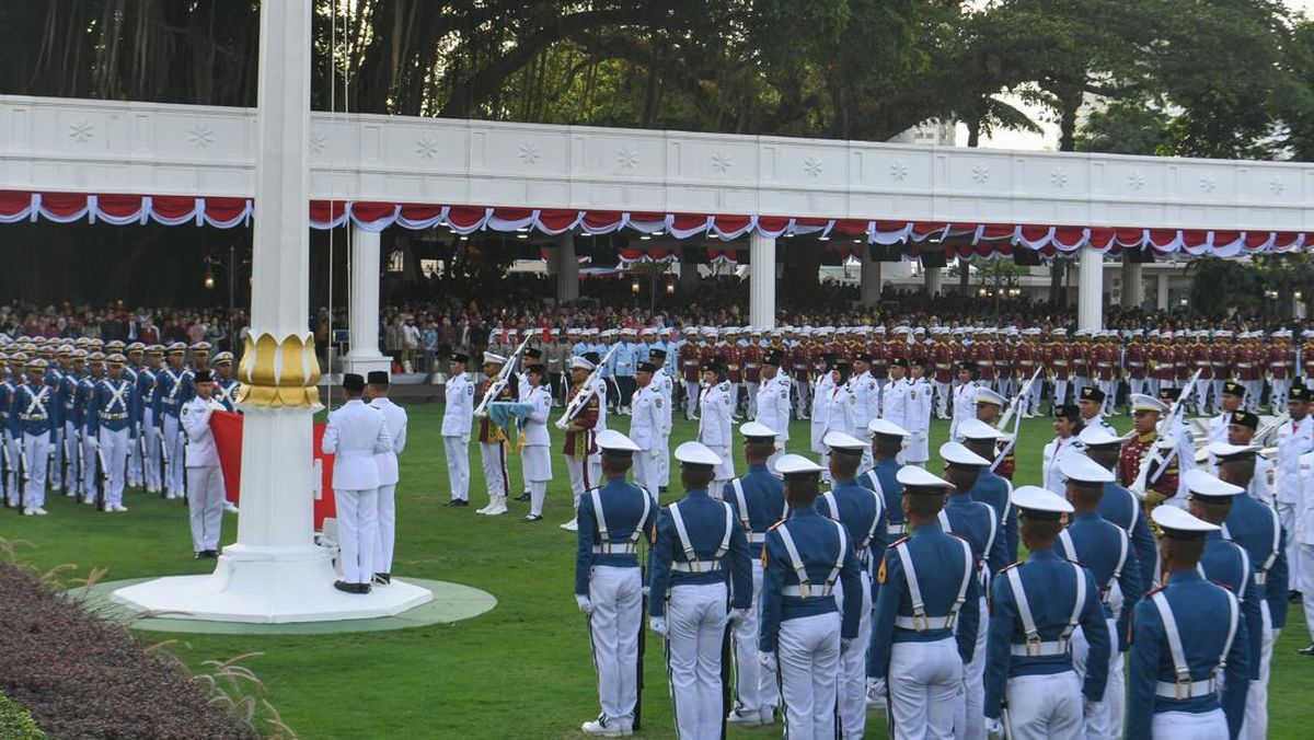upacara-penurunan-bendera-di-istana-merdeka-1755428000061_169