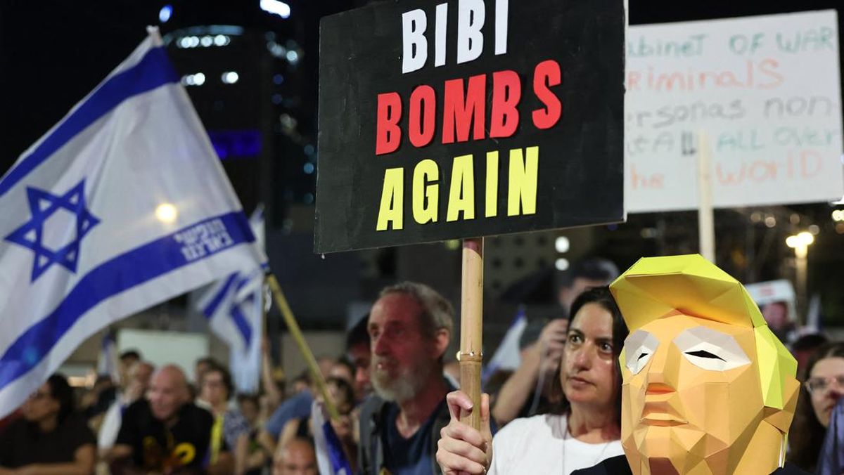 warga-israel-demo-kedubes-as-di-tel-aviv-1759169250014_169
