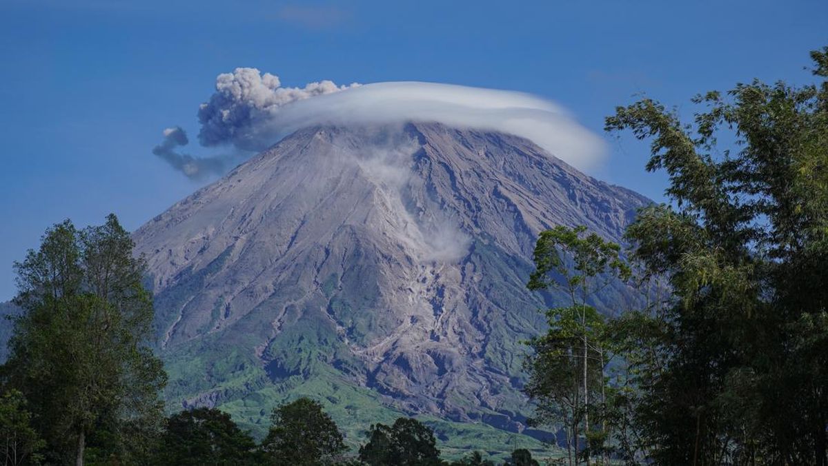 aktivitas-vulkanik-gunung-semeru-1777114315531_169