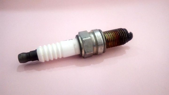 Penyebab Busi Berubah Hitam dan Basah