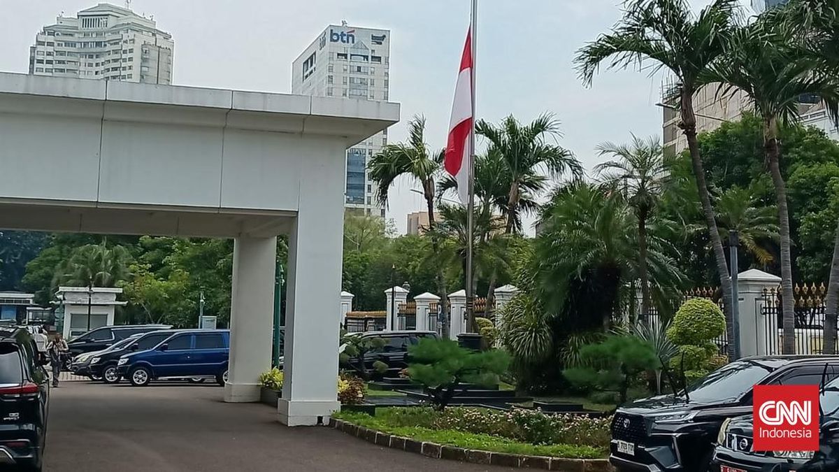 istana-kibarkan-bendera-setengah-tiang-peringati-peristiwa-g30s-1759211705680_169