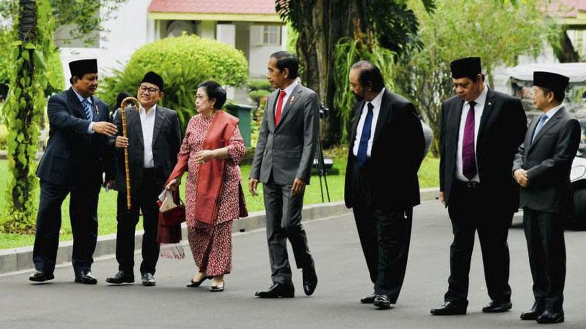 jokowi-dan-para-ketum-parpol-saat-reshuffle-kabinet_169