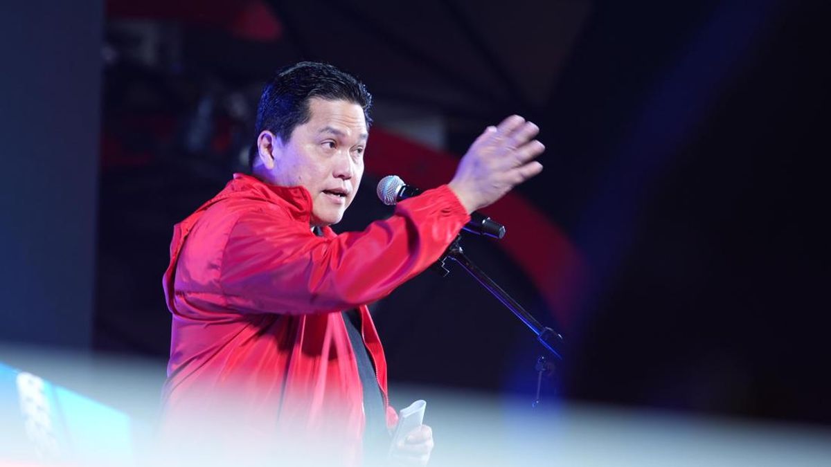 menpora-erick-thohir-memberikan-apresiasi-kepada-chef-de-mission-asian-games-2026-todotua-pasaribu-jelang-keberangkatan-kontin-1788057028369_169