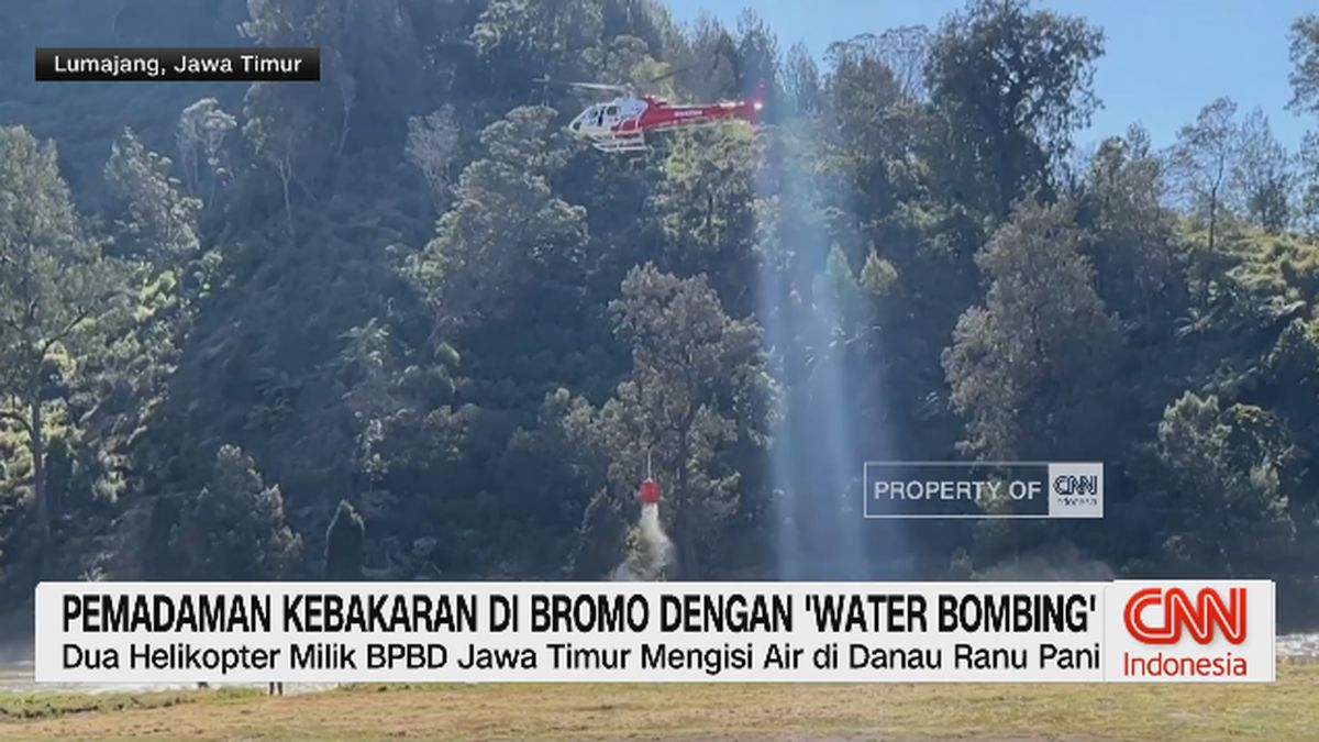 pemadaman-kebakaran-di-bromo-dengan-water-bombing-1788491625238_169
