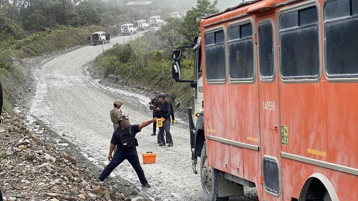 polisi-buru-pelaku-penembakan-konvoi-kendaraan-pt-freeport-di-mimika-1788492758348_169