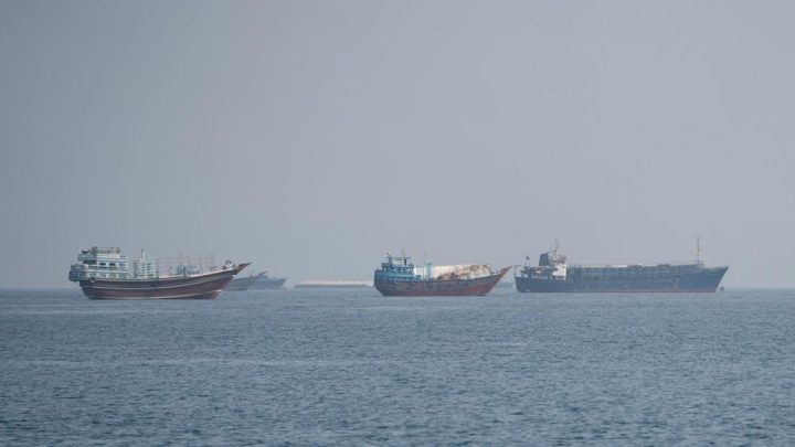 Kapal Dagang Kena Serangan di Selat Hormuz, 1 Tewas dan 3 Luka-luka