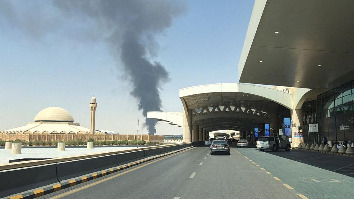serangan-houthi-ke-bandara-riyadh-arab-saudi-1789824457180_169